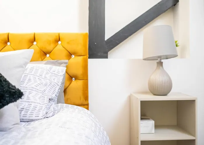 Fancy 2-bedroom With 2 Bathrooms In Town Centre Apartment