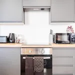 Fancy 2-bedroom With 2 Bathrooms In Town Centre *