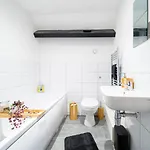 Apartamento Fancy 2-bedroom With 2 Bathrooms In Town Centre *