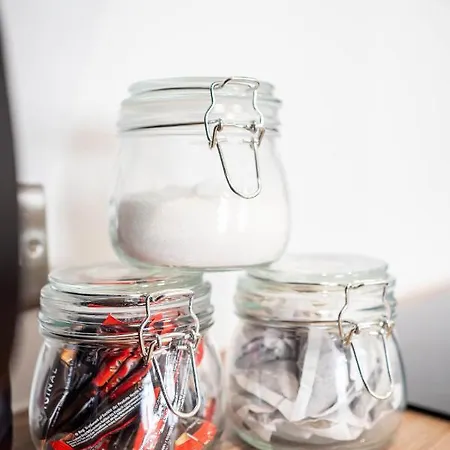 Fancy 2-bedroom With 2 Bathrooms In Town Centre Apartman *