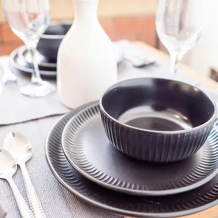 Fancy 2-bedroom With 2 Bathrooms In Town Centre *