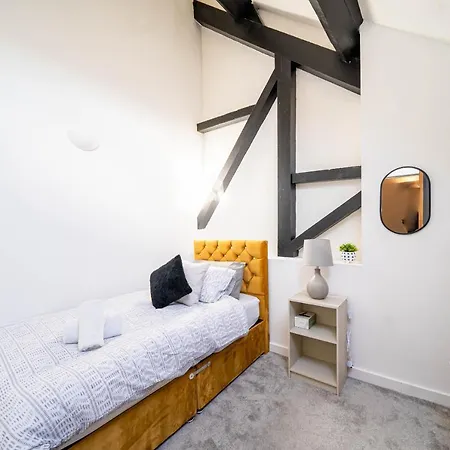 Fancy 2-bedroom With 2 Bathrooms In Town Centre