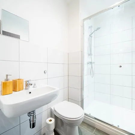 Fancy 2-bedroom With 2 Bathrooms In Town Centre Bradford