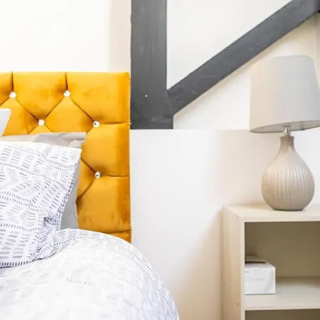 Fancy 2-bedroom With 2 Bathrooms In Town Centre شقة