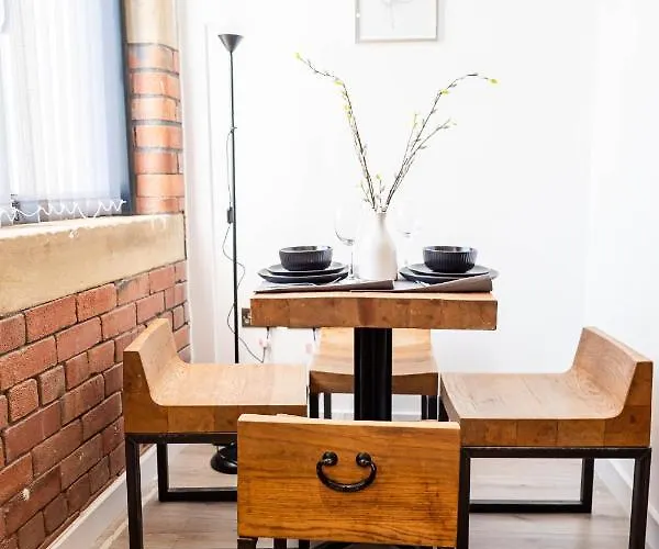 شقة Fancy 2-bedroom With 2 Bathrooms In Town Centre *