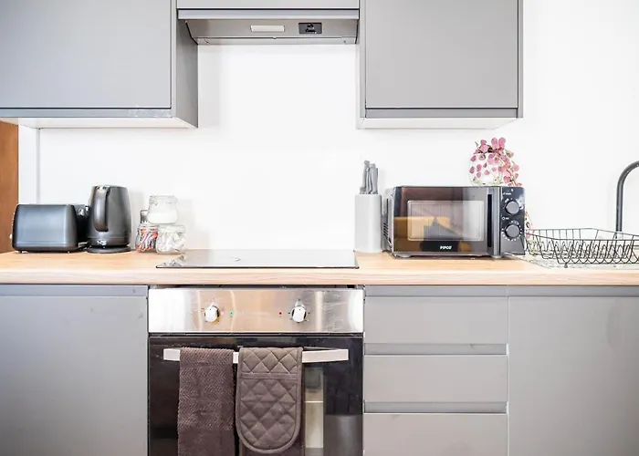 Fancy 2-bedroom With 2 Bathrooms In Town Centre Apartment