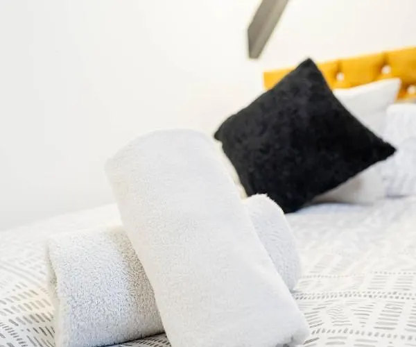 شقة Fancy 2-bedroom With 2 Bathrooms In Town Centre