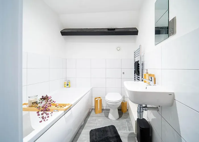 شقة Fancy 2-bedroom With 2 Bathrooms In Town Centre *