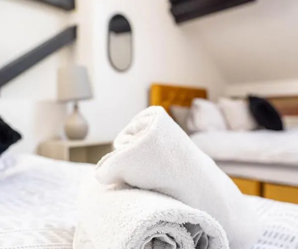 Fancy 2-bedroom With 2 Bathrooms In Town Centre * برادفورد