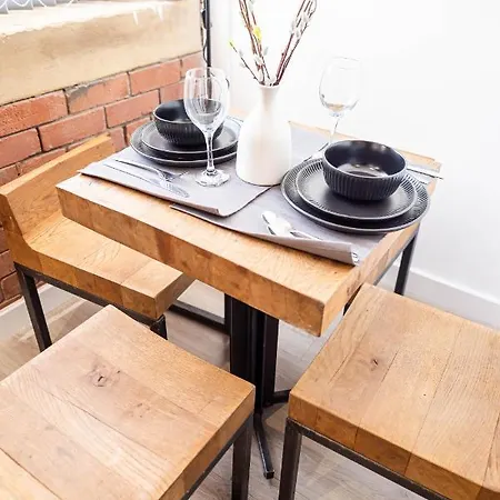 Апартаменты Fancy 2-bedroom With 2 Bathrooms In Town Centre Брадфорд
