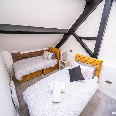 Апартаменты Fancy 2-bedroom With 2 Bathrooms In Town Centre *