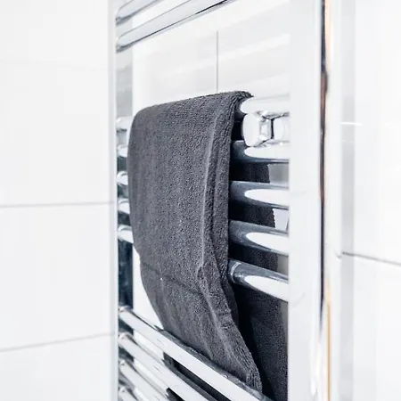 Апартаменты Fancy 2-bedroom With 2 Bathrooms In Town Centre Брадфорд